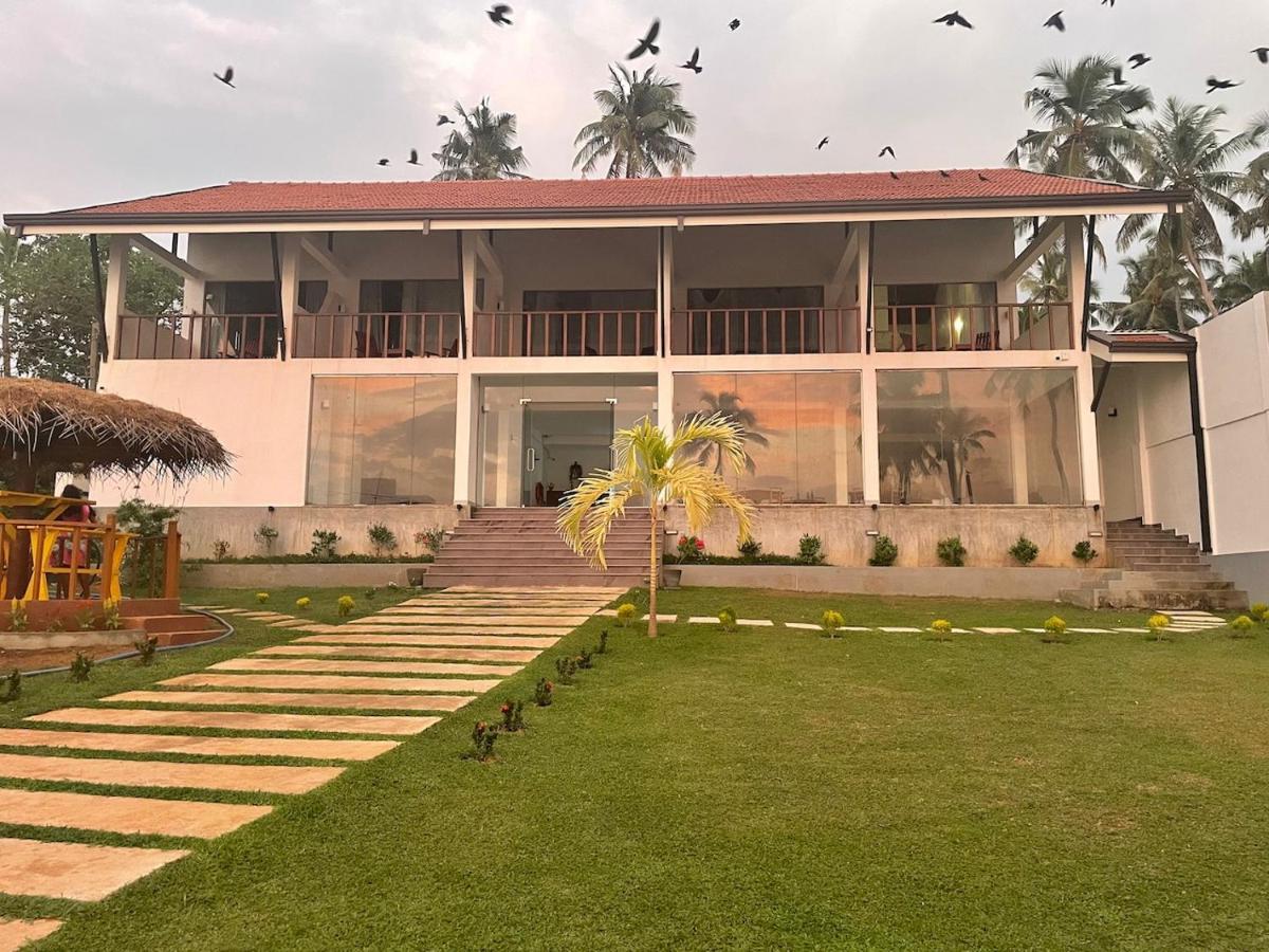 Isamar Front Beach Marawila Exterior photo